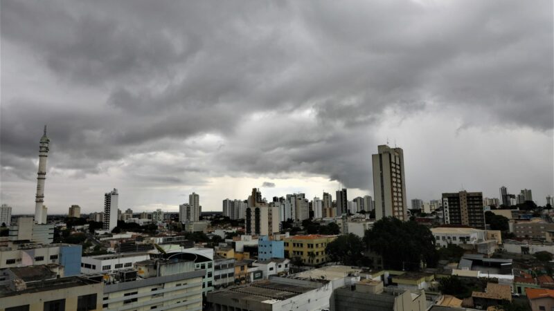 Inmet tem alerta de chuvas intensas, granizo e ventos de até 100 km para Cuiabá e outras cidades