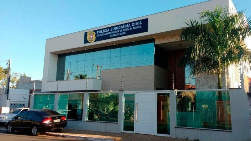 Motorista é preso após exibir as partes íntimas para adolescente em Várzea Grande