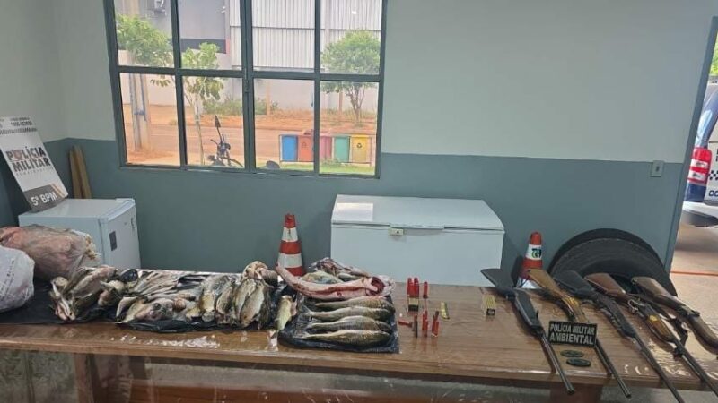 PM prende homem e apreende espingardas e 40 quilos de carnes de caça e pescado ilegal