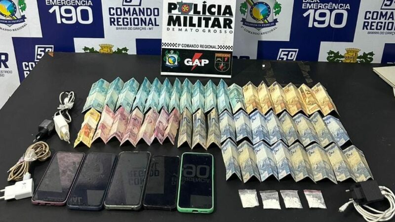 Polícia Militar prende dois traficantes com dinheiro e cocaína