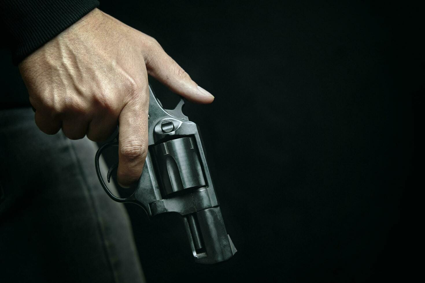 Policial penal é detida após sacar arma dentro de bar no bairro Porto, em Cuiabá