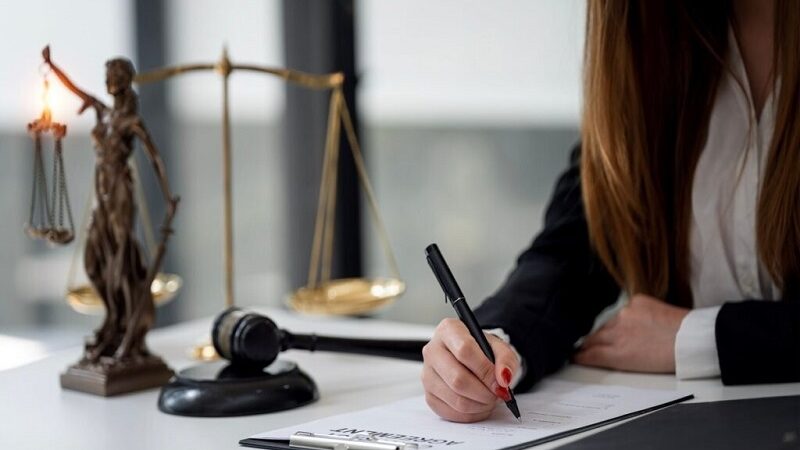 Advogada que expôs conversa sigilosa é condenada a pagar indenização