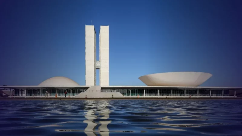 Agenda do Congresso: Impasses Orçamentários e Pressão Federativa Moldam Cenário Político de 2026