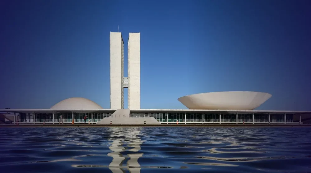 Agenda do Congresso: Impasses Orçamentários e Pressão Federativa Moldam Cenário Político de 2026
