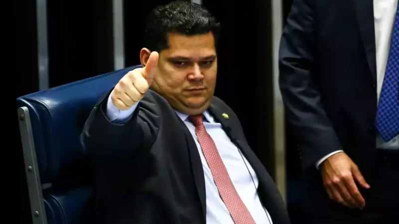 Alcolumbre diz que pretende votar dosimetria e governistas rebatem