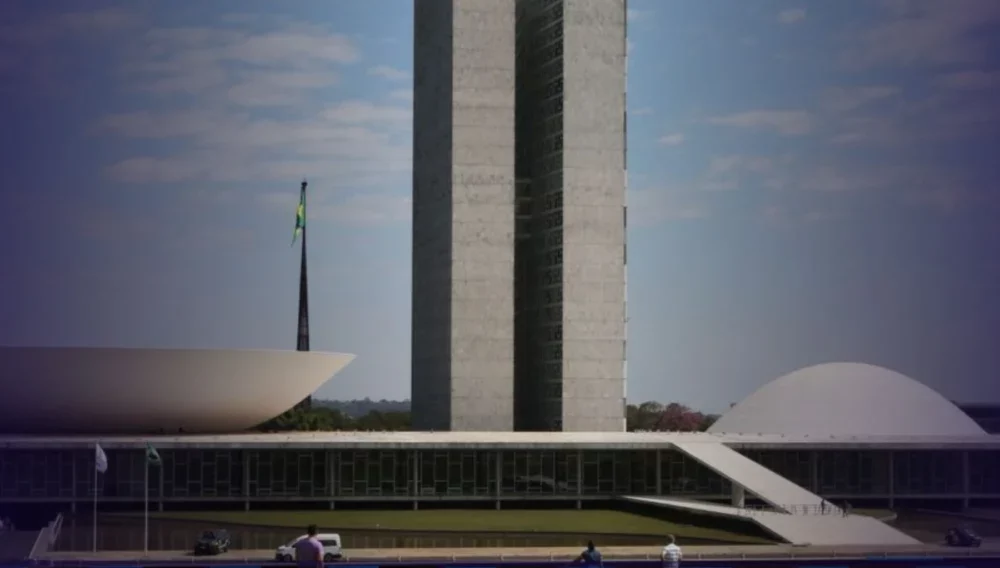 Bancadas recorrem ao STF para suspender PL da Dosimetria que beneficia réus do 8 de janeiro