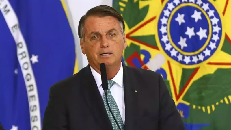 Bolsonaro pode iniciar fisioterapia nesta sexta-feira, diz médico