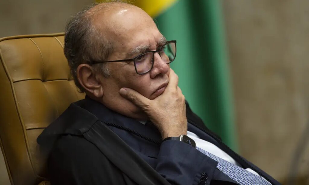Gilmar suspende parcialmente decisão sobre Lei do Impeachment