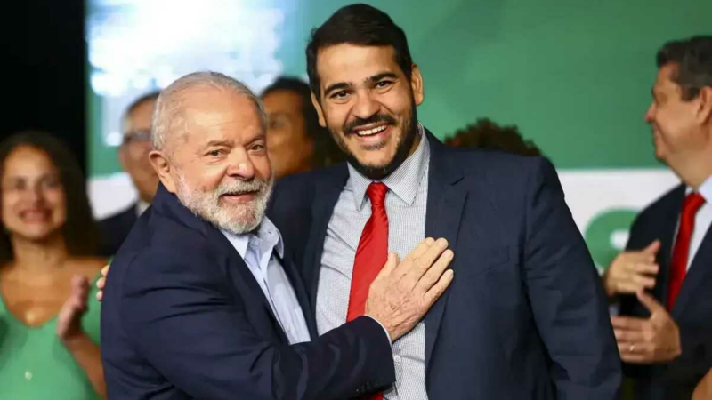Lula diz ser amigo de Motta e Alcolumbre e ter confiança de que Messias será aprovado no Senado