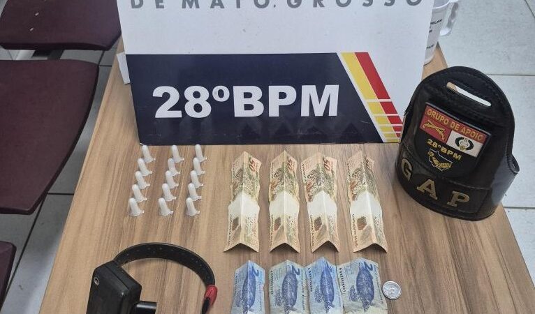 PM prende faccionada por tráfico de drogas e apreende porções de entorpecentes e dinheiro