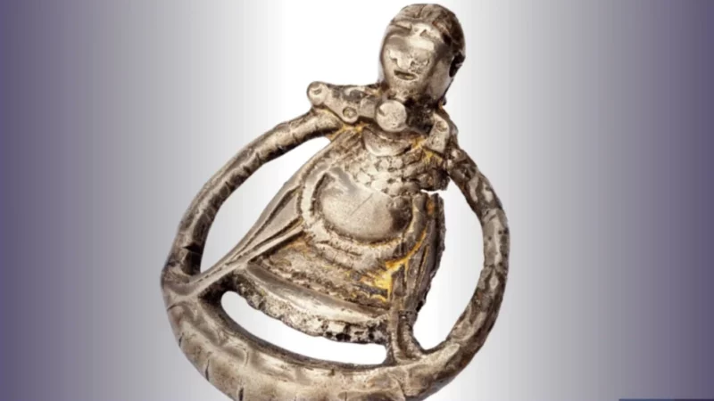 Pingente de Cinzas: achado Viking único revela figura feminina grávida