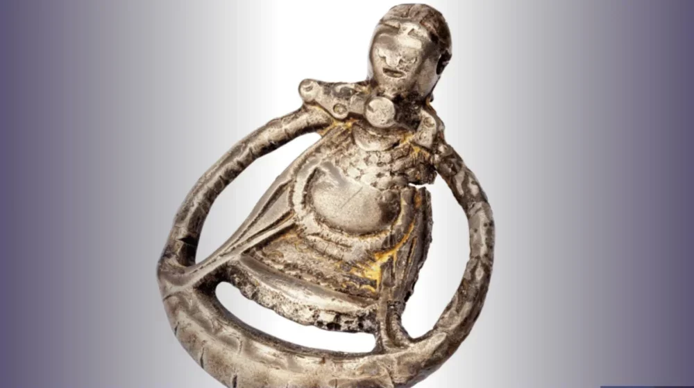 Pingente de Cinzas: achado Viking único revela figura feminina grávida