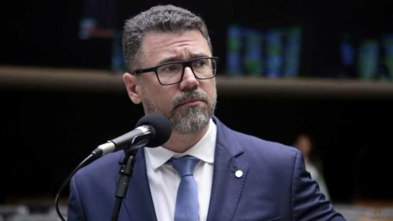 Pollon apresenta atestado e julgamento no Conselho de Ética é adiado