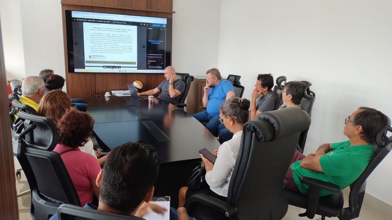 Prefeito ouve permissionários e reforça intenção de romper contrato do novo mercado