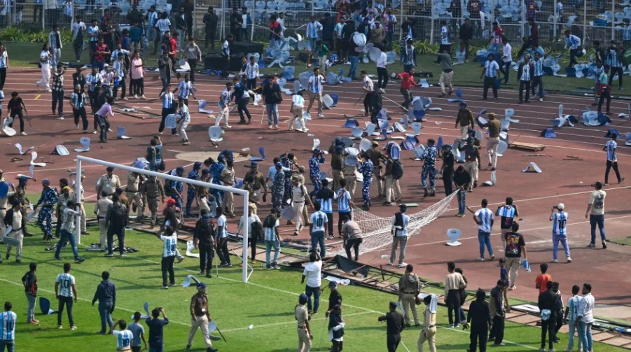 Torcedores se revoltam após Messi deixar gramado em 20 minutos em turnê