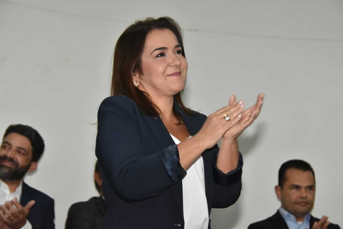 “Aqui não tem ninguém de braços cruzados”, diz Adriane sobre gestão na Capital