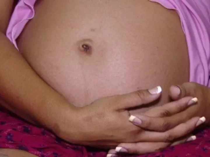 Juíza condena loja por não socorrer empregada que sofreu aborto