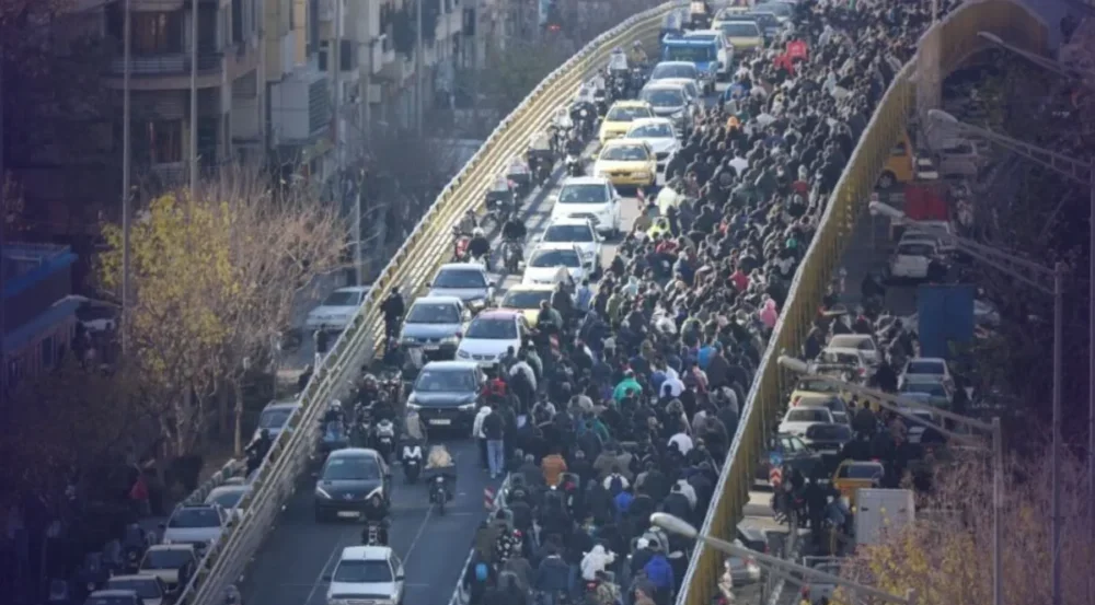 Protestos contra hiperinflação e crise econômica ganham força no Irã