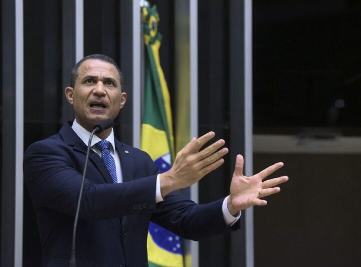 ‘Afirmação de vingança política’