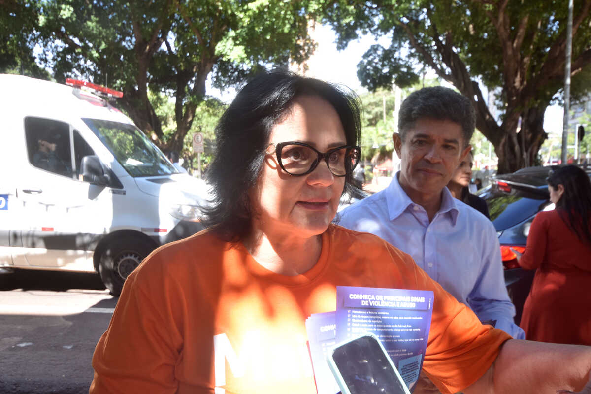 Damares acusa Freixo de uso político em patrocínio da Embratur a escola que homenageará Lula