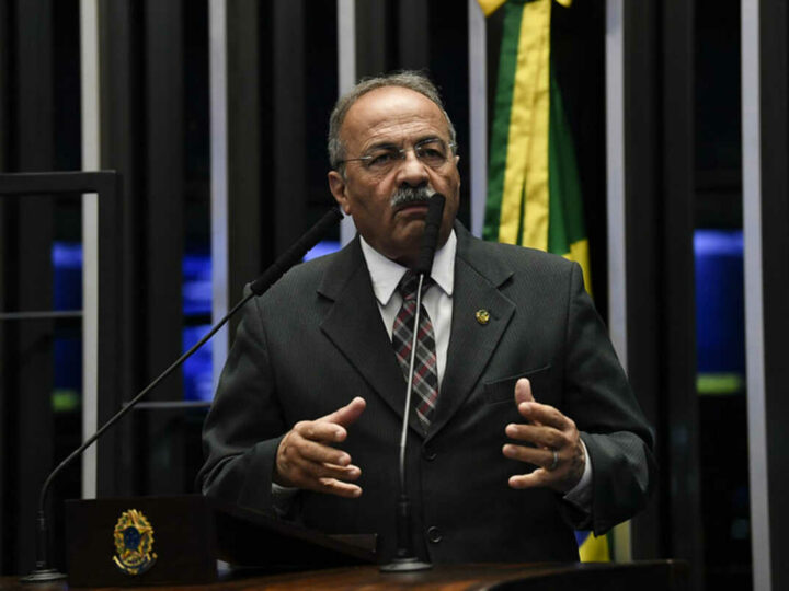 Dino arquiva investigação sobre senador flagrado com R$ 33 mil na cueca