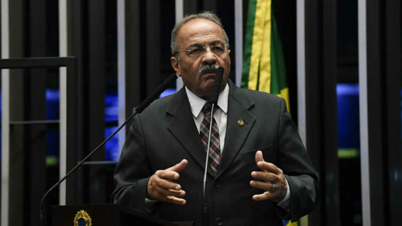 Dino arquiva investigação sobre senador flagrado com R$ 33 mil na cueca