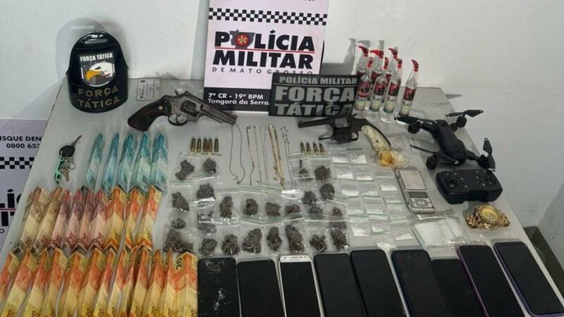 Polícia Militar prende seis homens por roubo a residência