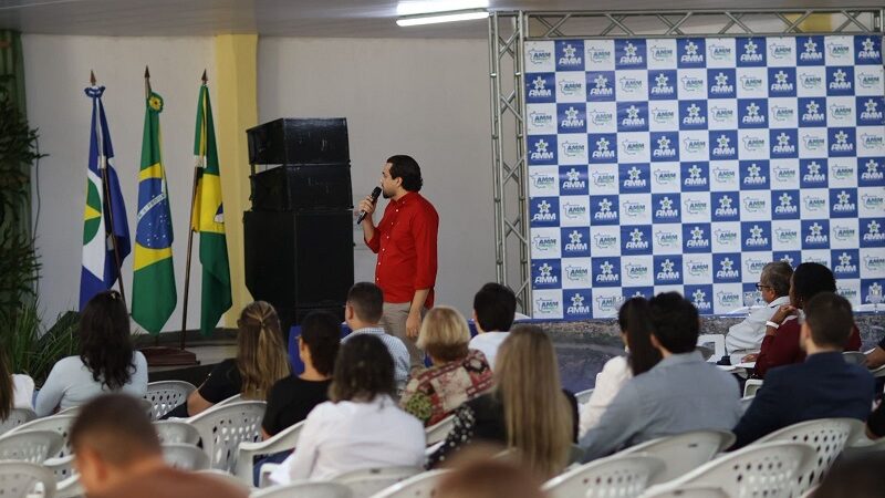 Regularização fundiária é apontada como motor de desenvolvimento e instrumento de redução da desigualdade durante encontro de prefeitos