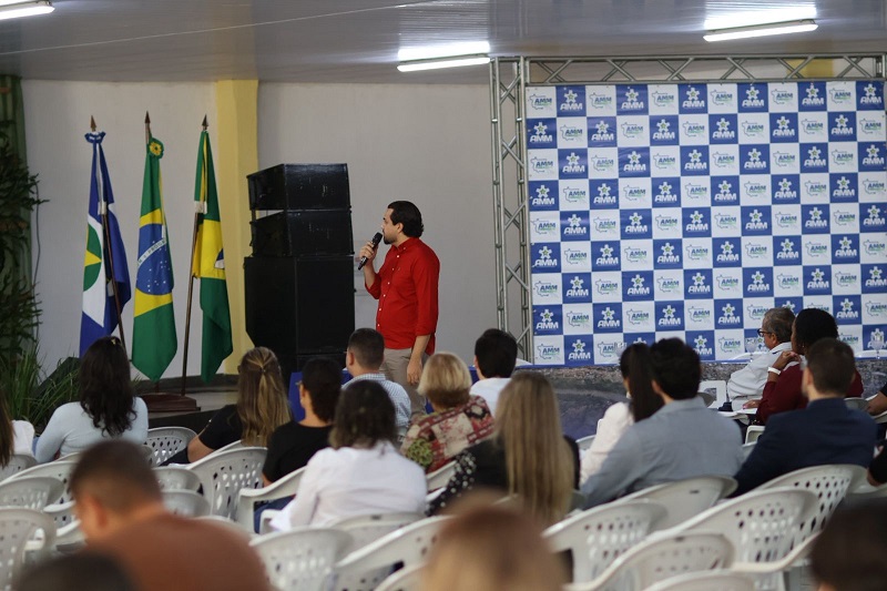 Regularização fundiária é apontada como motor de desenvolvimento e instrumento de redução da desigualdade durante encontro de prefeitos
