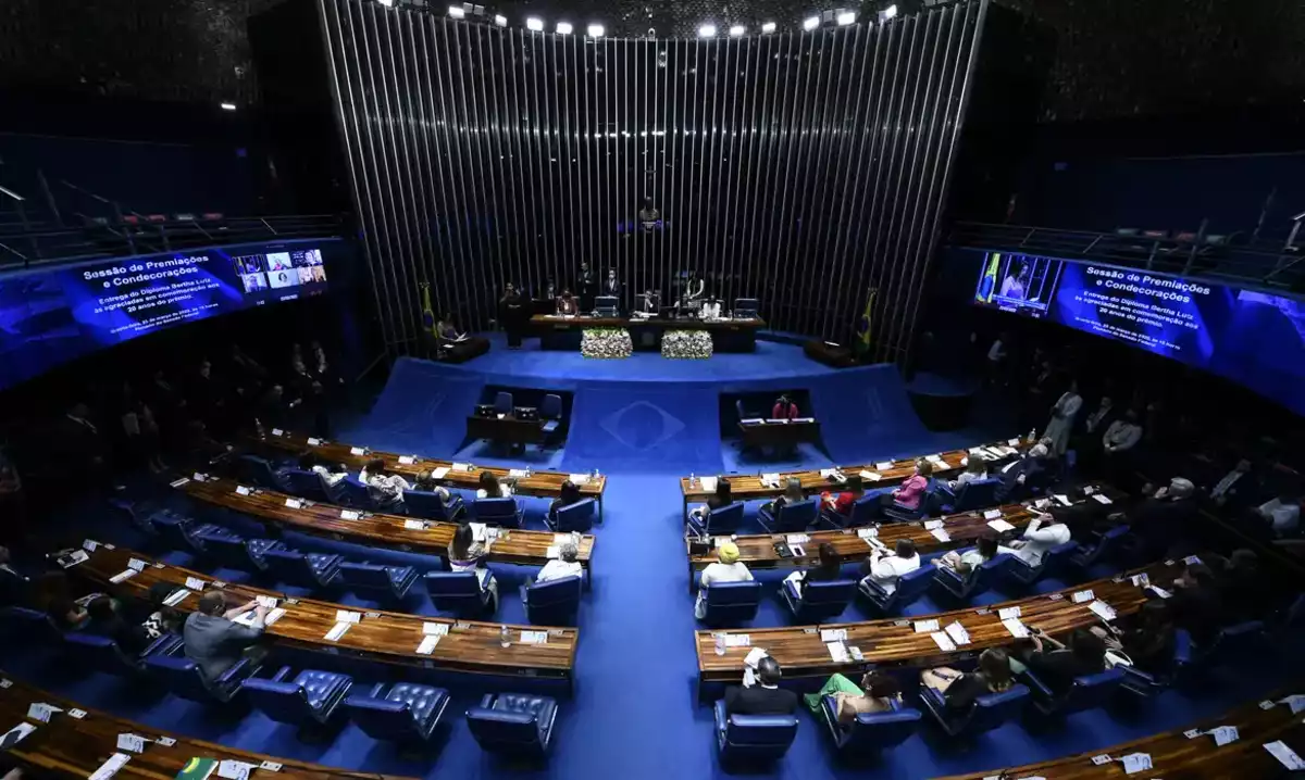 Senadores levam o próprio Senado ao TCU para barrar licitação de R$ 90 milhões para publicidade