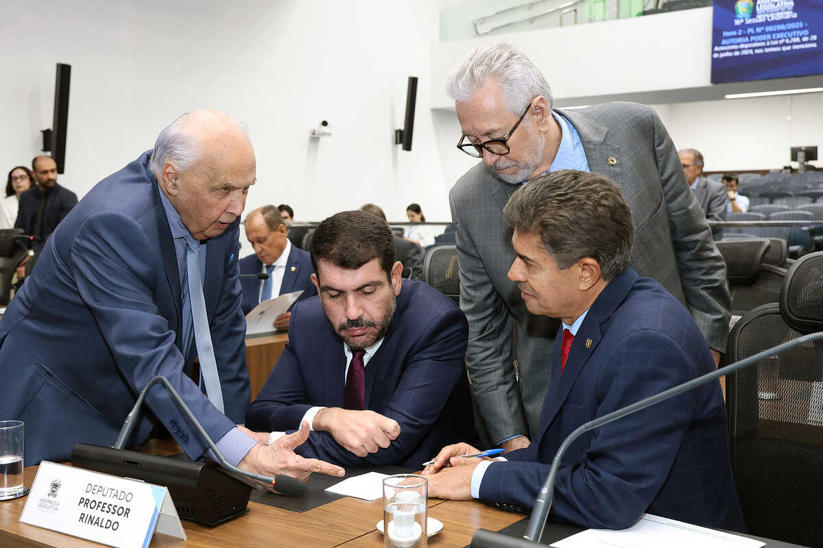 Deputados e vereadores unem forças pela sobrevivência do PSDB no Estado