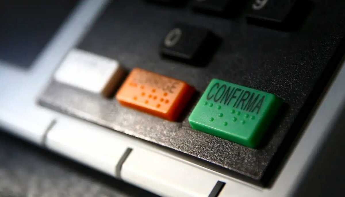 Onze governadores renunciam para disputar eleições de outubro