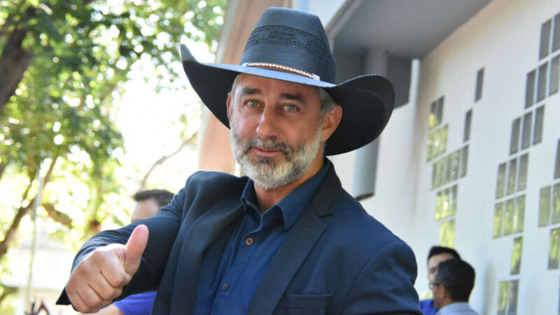 “Mais Louco do Brasil” desiste de disputar eleições e cancela renúncia ao cargo