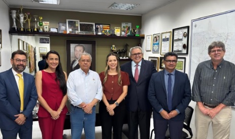 Presidente da CAA/MT e diretoria OAB/VG reuniu-se com senador Jayme Campos em prol da construção da nova sede da Subseção
