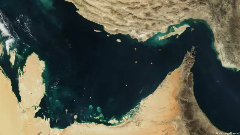 Irã aprova passagem de navios de ajuda humanitária no Estreito de Ormuz