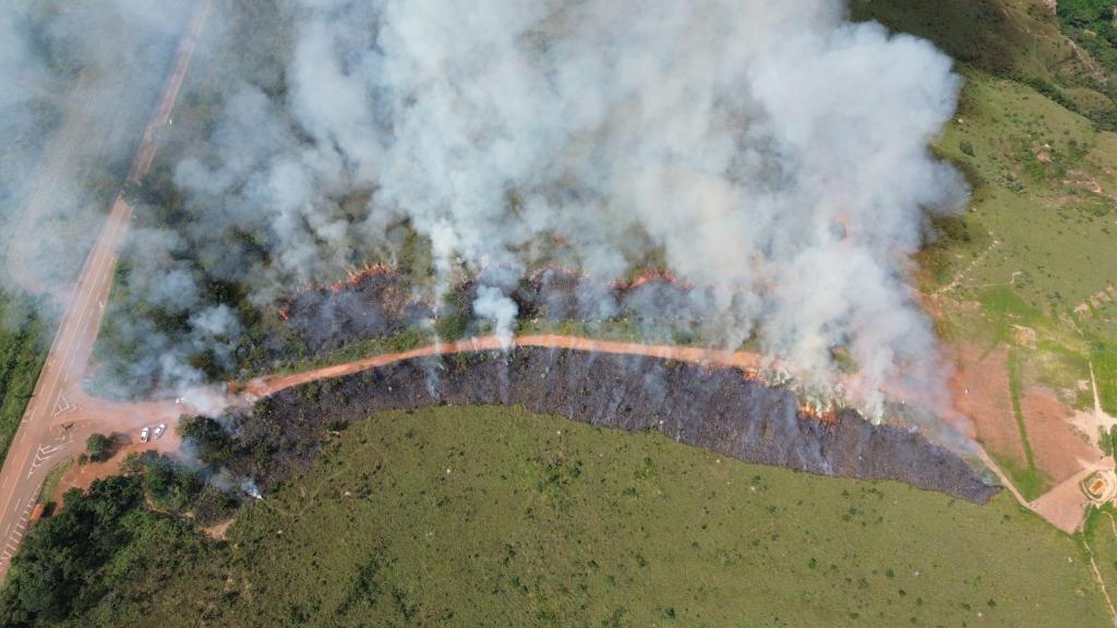 AÇÕES DE PREVENÇÃO: Corpo de Bombeiros realiza queima prescrita em Chapada dos Guimarães para minimizar riscos de incêndios florestais