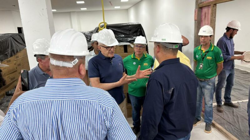 Governador vistoria obras do Hospital Regional de Confresa