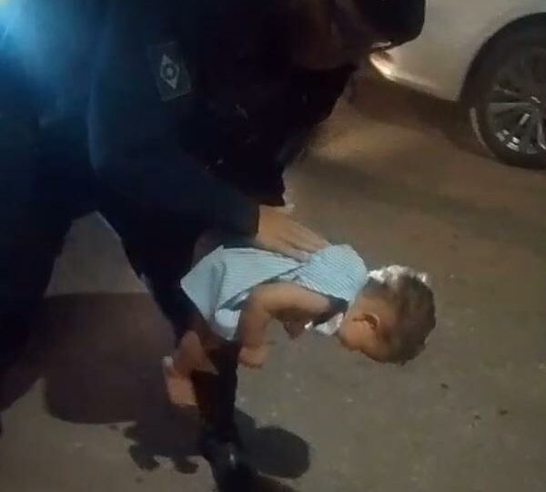HERÓIS DE FARDA Polícia Militar salva bebê vítima de engasgo em Várzea Grande