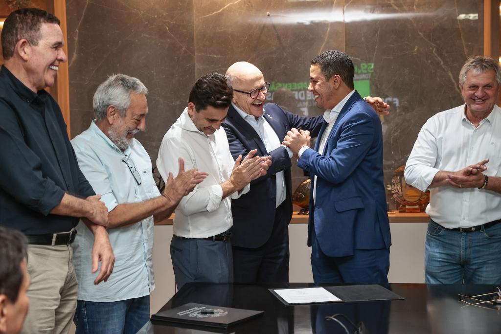 MAIS DE R$ 30 MILHÕES – Otaviano Pivetta firma convênios para Noroeste de MT: “Maior investimento da história de Novo Horizonte do Norte”, afirma prefeito