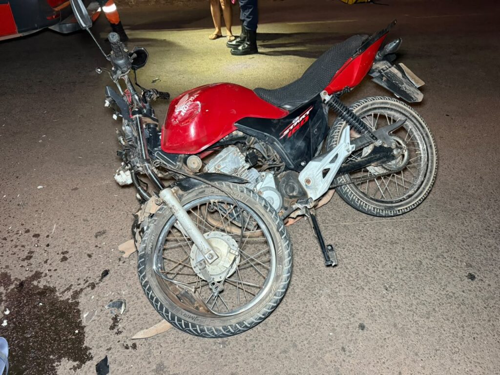 Colisão entre carro e moto deixa dois feridos em Sinop