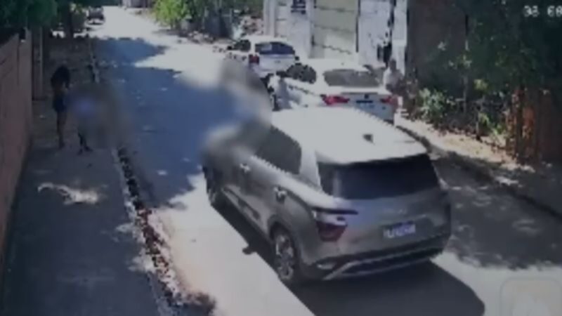 Criança morre atropelada após descer de carro por aplicativo