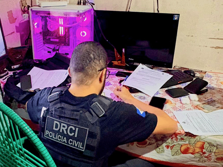 Polícia cumpre mandados no Paraná em caso de aliciamento infantil