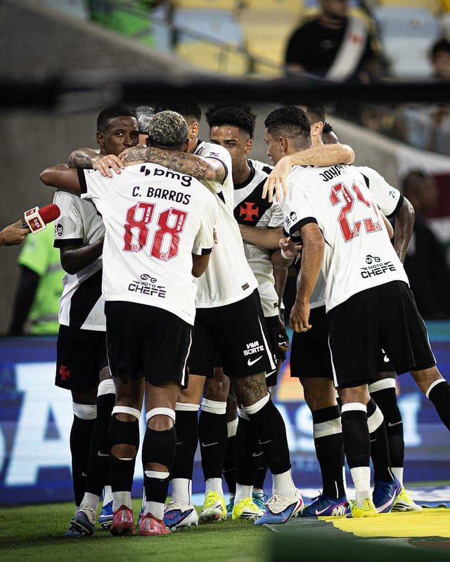 Vasco bate o Santa Fe em São Januário e avança à semifinal da Sul-Americana